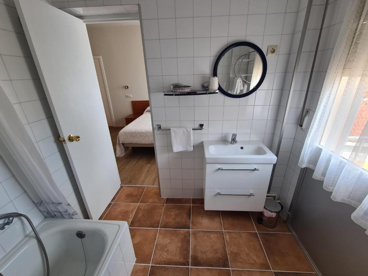 Готель Hostal Playa Atlantica Louro Екстер'єр фото