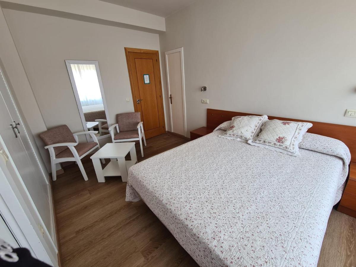 Готель Hostal Playa Atlantica Louro Екстер'єр фото